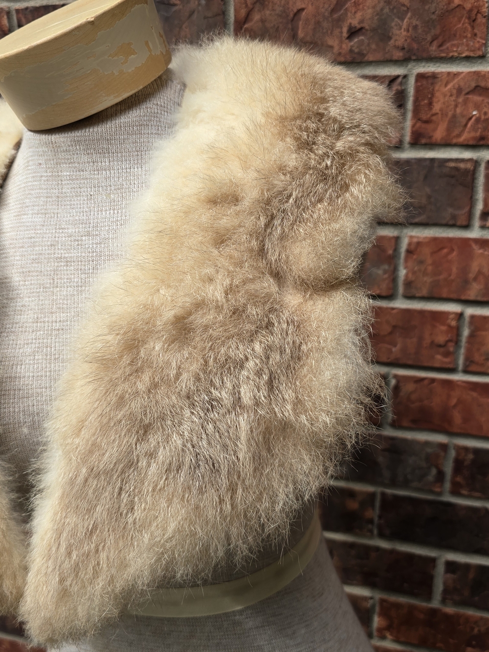 Vintage Fur Shawl Wrap Womens One Size Beige Handmade Quilted Satin Underside - Picture 2 of 16